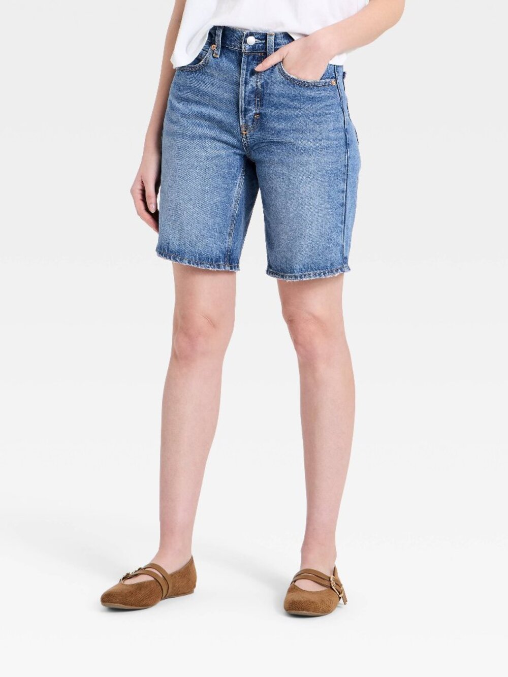 NWT Women's Universal Thread Size 6 Mid-Rise Bermuda Jeans Shorts 9" Inseam